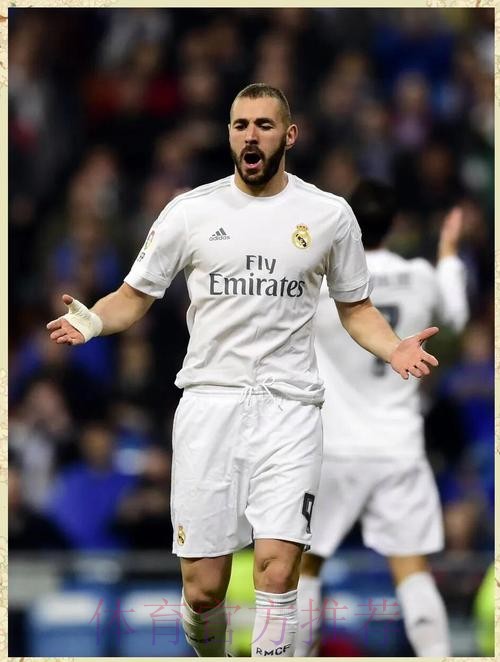 西甲-本泽马开场连进2球 皇马2-1毕巴8分领跑